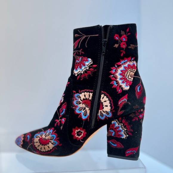 Loeffler Randall: Floral Embroidered Ankle Boots - Black and Multicolor. Size7.5 - Picture 9 of 13